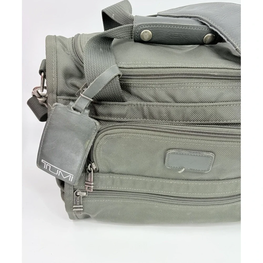 Tumi 261M3 Duffle Bag Travel Nylon Green Made USA Carry On Luggage Tag